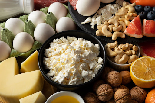 Cottage cheese benefits with fresh fruits, nuts, and dairy.