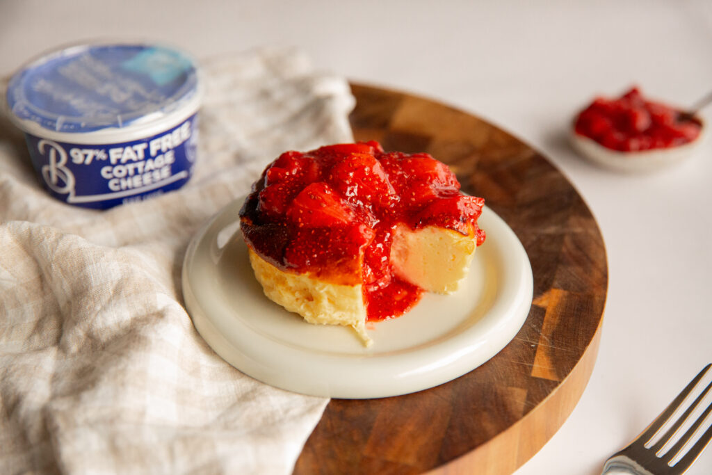Cottage cheesecake in a table.
