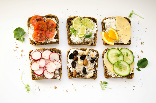 Healthy toast toppings with cottage cheese ideal for intermittent fasting meals.
