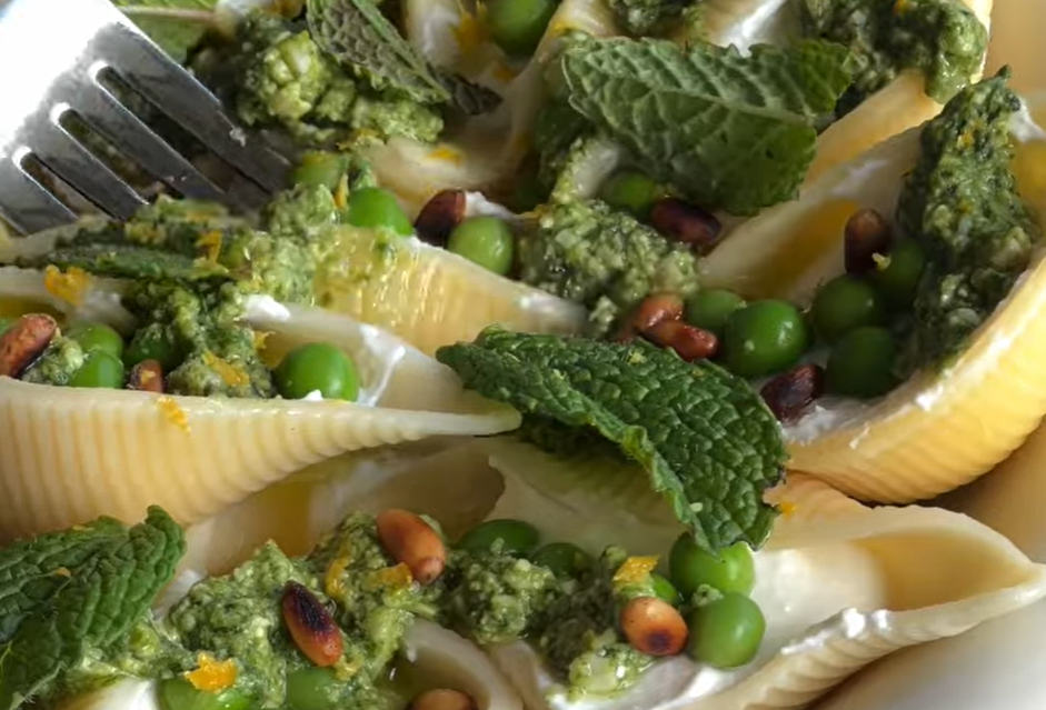 Delicious Cottage Cheese & Pea Stuffed Conchiglioni, ideal for gatherings, picnics or outdoor meals.